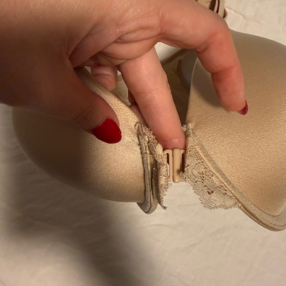 Maidenform racerback bra with front closure size 34 D tan colored - Picture 3 of 4